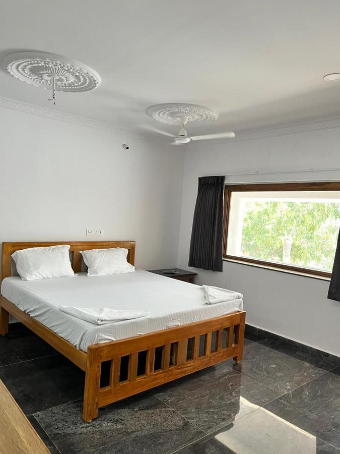 Anand Beach Guesthouse By Moonrocks Mahabalipuram Exterior foto